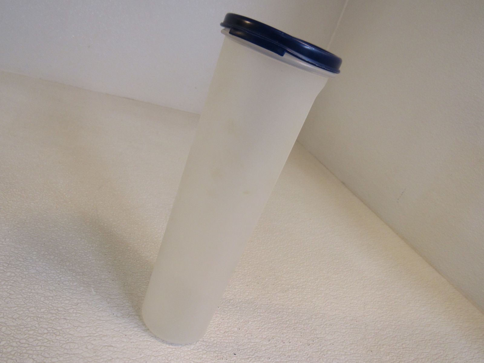 Tupperware Spaghetti Dispenser Modular Mates Frost/Navy 4-3/4-C 1.1-L 1661-8