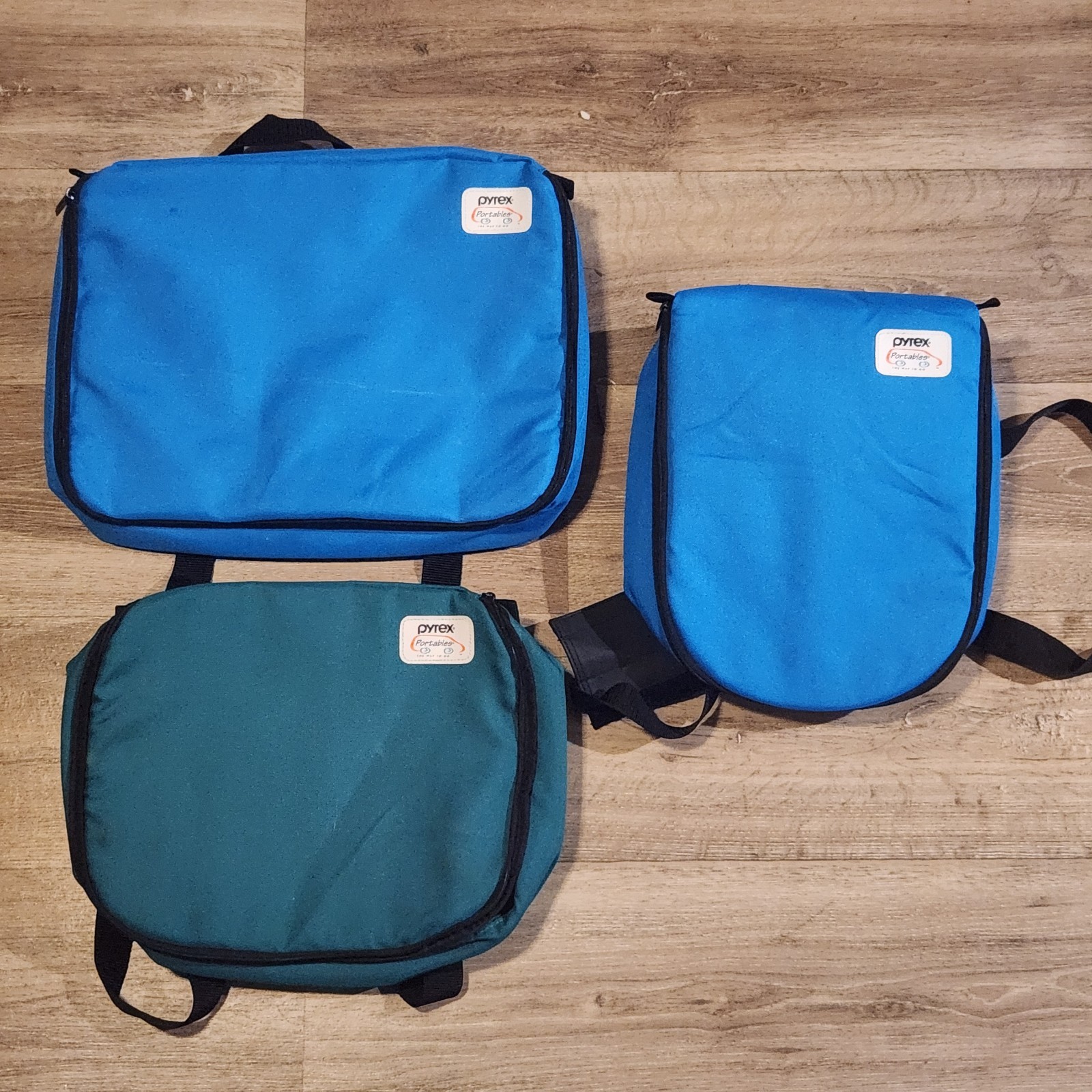Pyrex Portables Way To Go Insulated Hot/Cold Travel Bag Lot Of 3 Blue Green