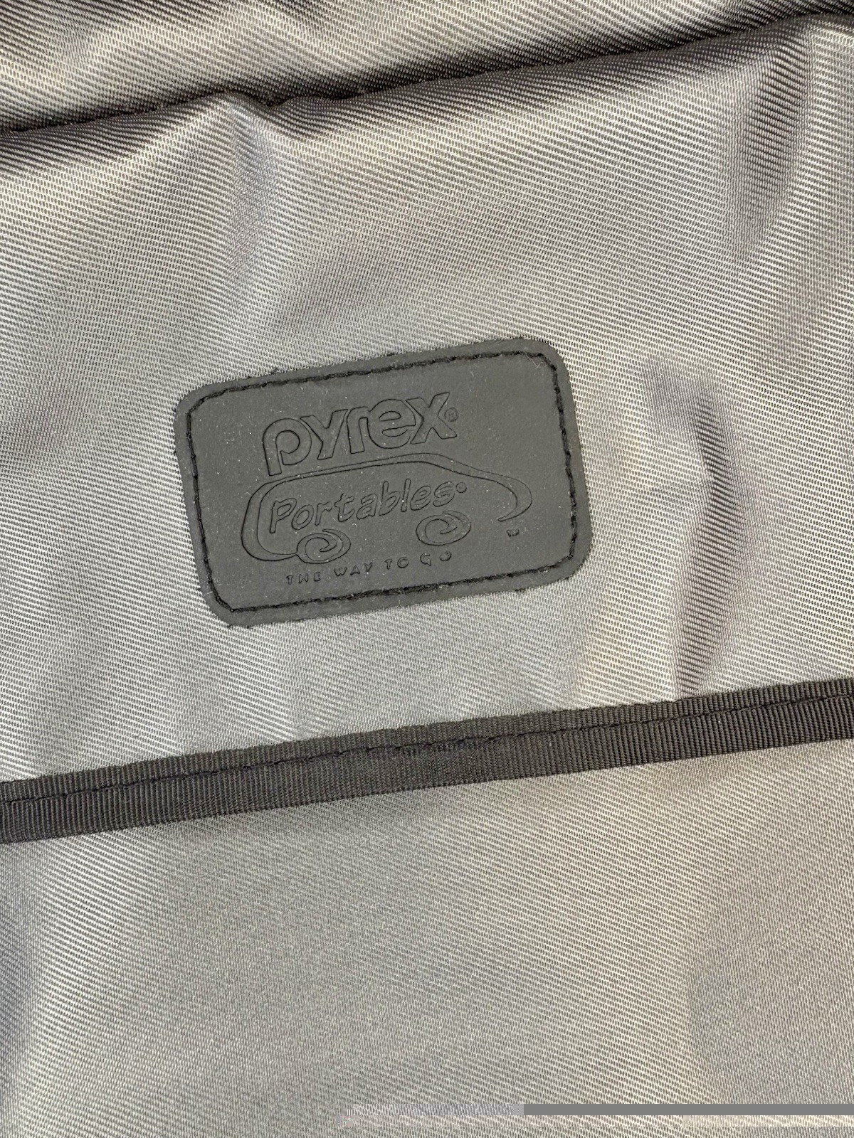 Pyrex Portables Insulated Food Carrier Bag with Insert