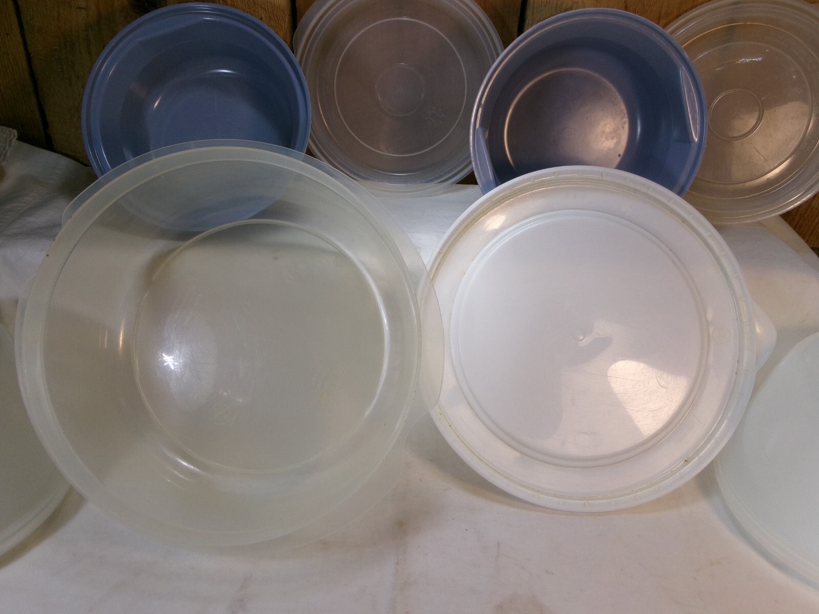 Lot of 5 Rubbermaid Food Storage Containers w/Lids 20oz, 32oz, (2)6 cups, 3.2qt