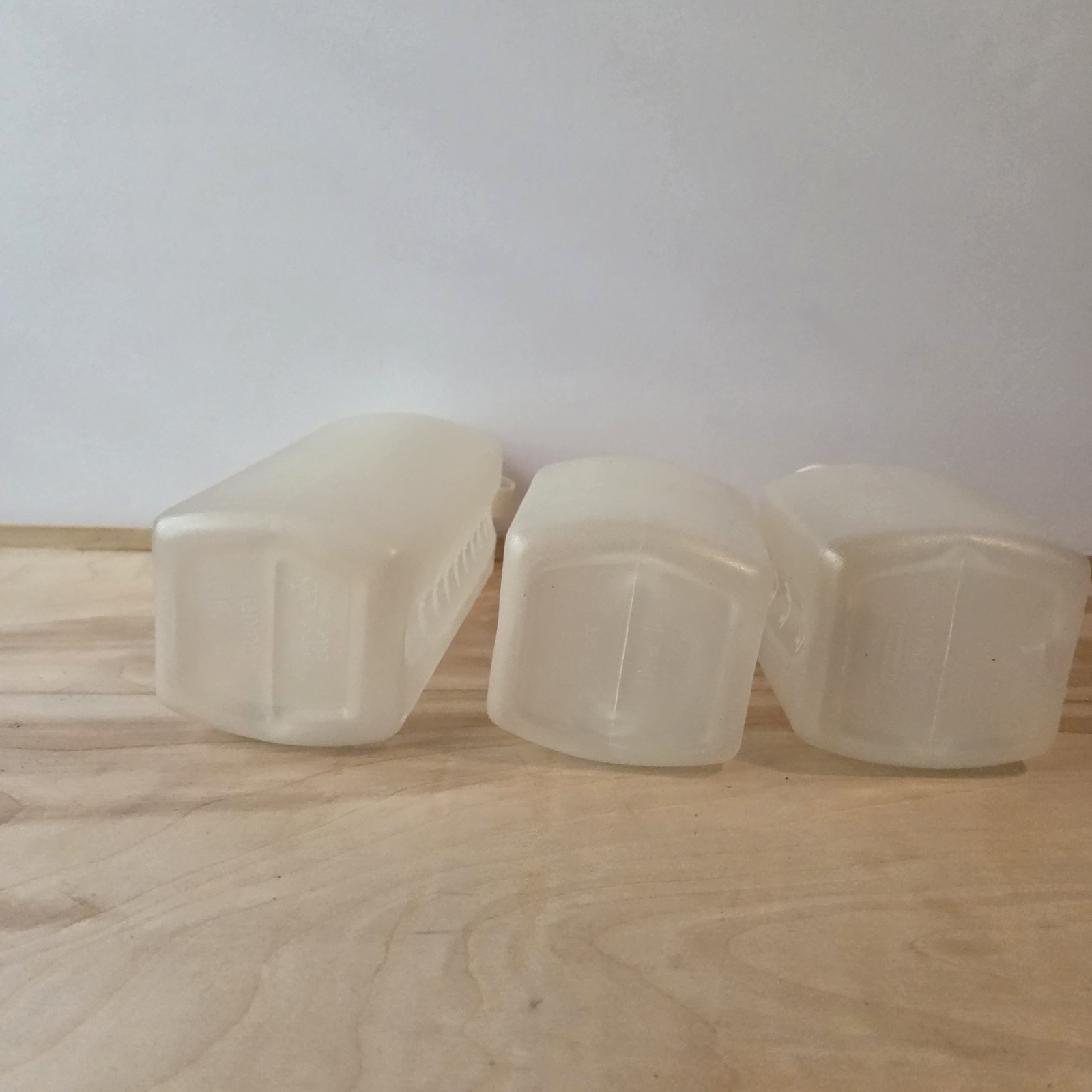 Rubbermaid Servin Saver Drink Bottles 1 Quart 2 pints Almond Flip Top Lid VGUC