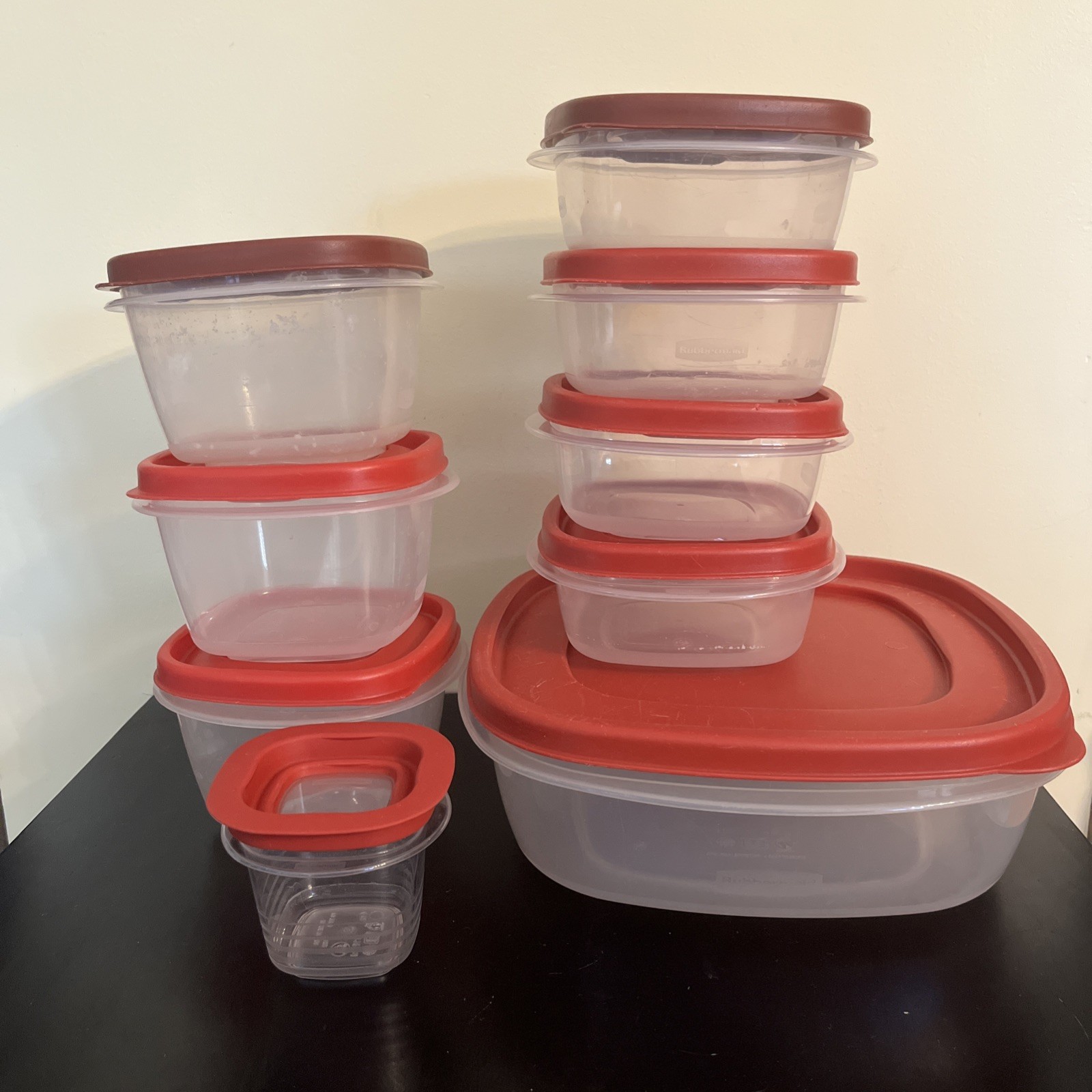 18pc Rubbermaid Canisters * 9 Cups, (3) 2 Cups, (4) 1.25 Cups & (1) 4 Oz ~READ~