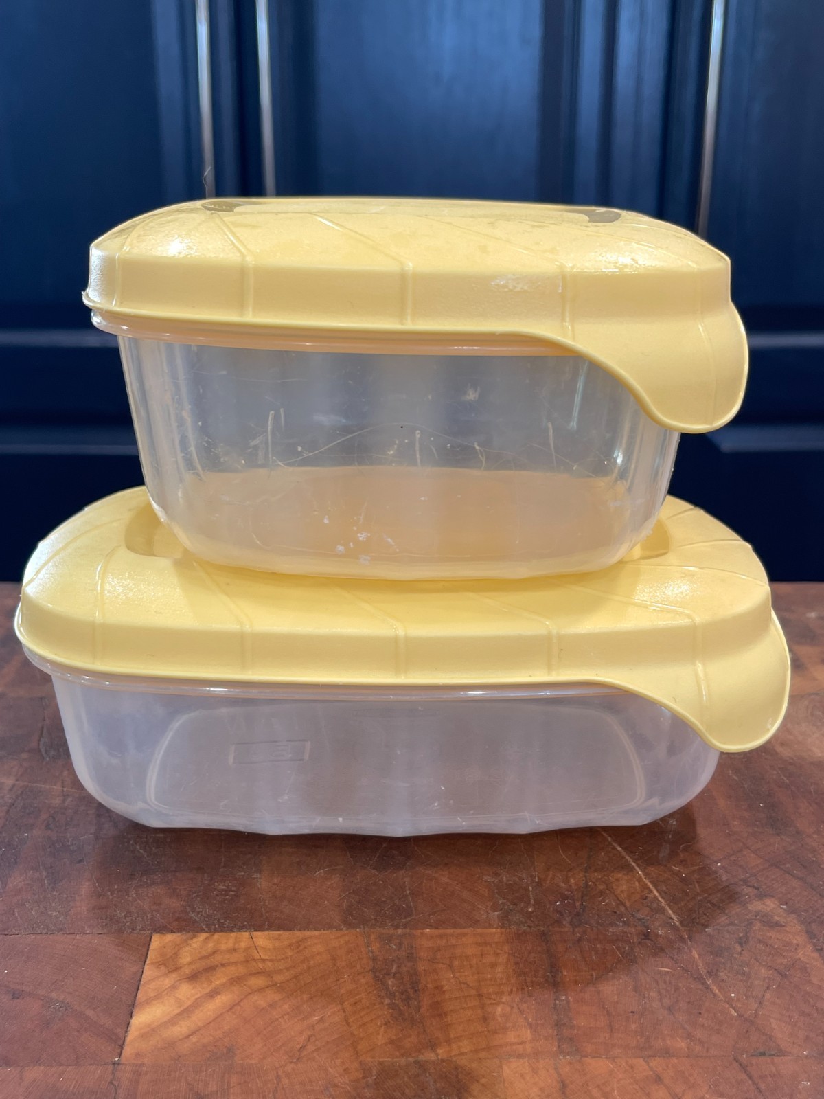 (2) Vintage Rubbermaid #4 1.2 QT Servin Saver Yellow EZ Lid Square + Rectangle