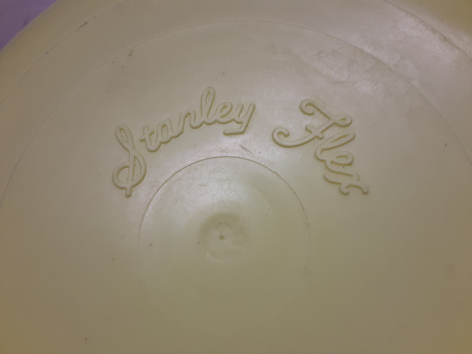 Vintage Stanley Flex plastic bowl with lid