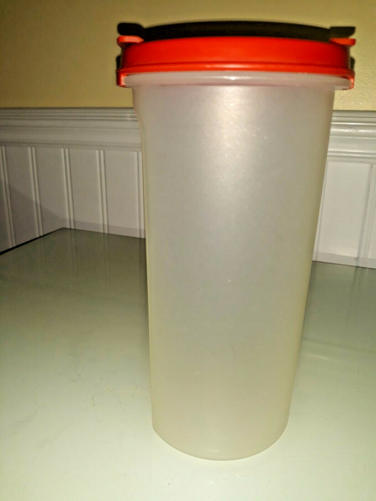 TUPPERWARE Sheer Round 22 Fl Oz Mod Mates 3 #1641 w Red Shaker Seal #1912