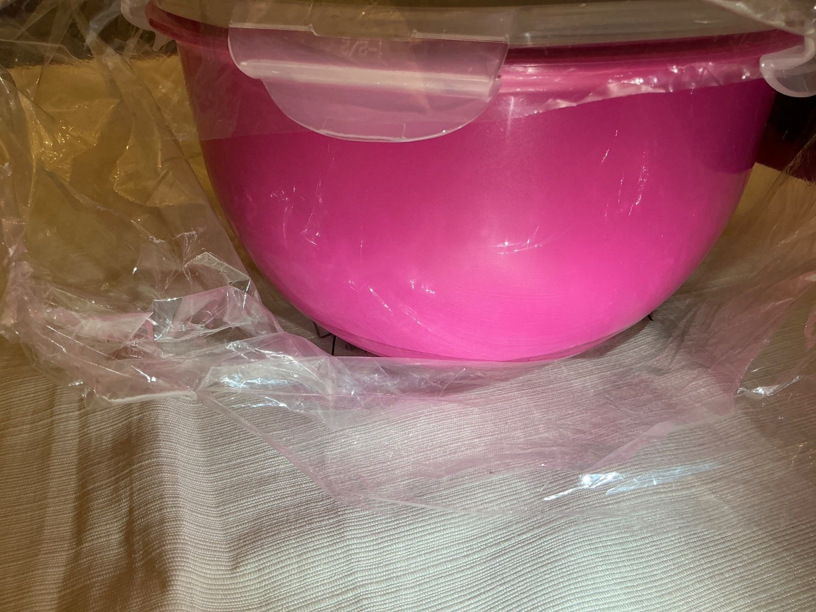 Lockn Lock Nestable Tulip Bowls 5 PC Set W/ Lids Microwave Safe Pink New
