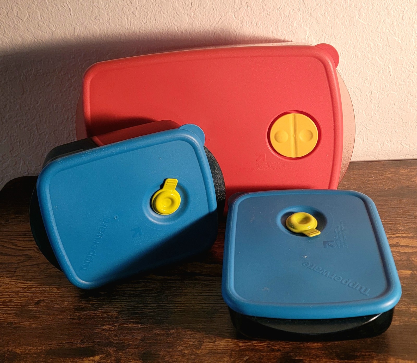 Tupperware Rock ‘N Serve Microwave Container Set Vented Blue Red 3pc Lot Vintage