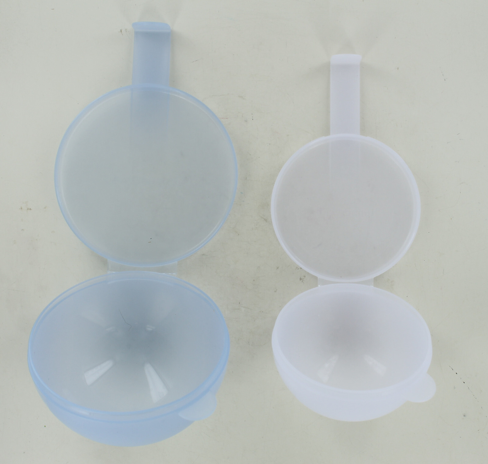 Set of 2 Tupperware Forget Me Not Keepers – Fruit and Vegetable – Hanging