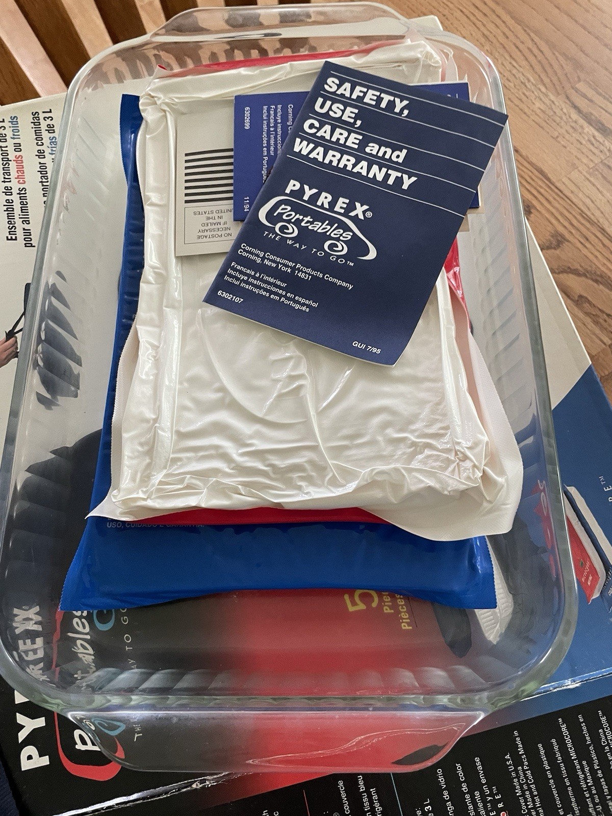 Pyrex Portables 5-Piece 3L Food Carrier Set Blue Glass Dish Snap Lid Bag