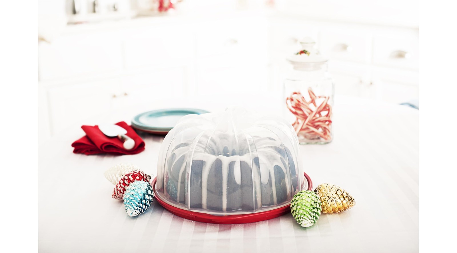 Nordic Ware Bundt Cake Keeper, Plastic, 13 in 13 L X 12 W X 7 H, Red