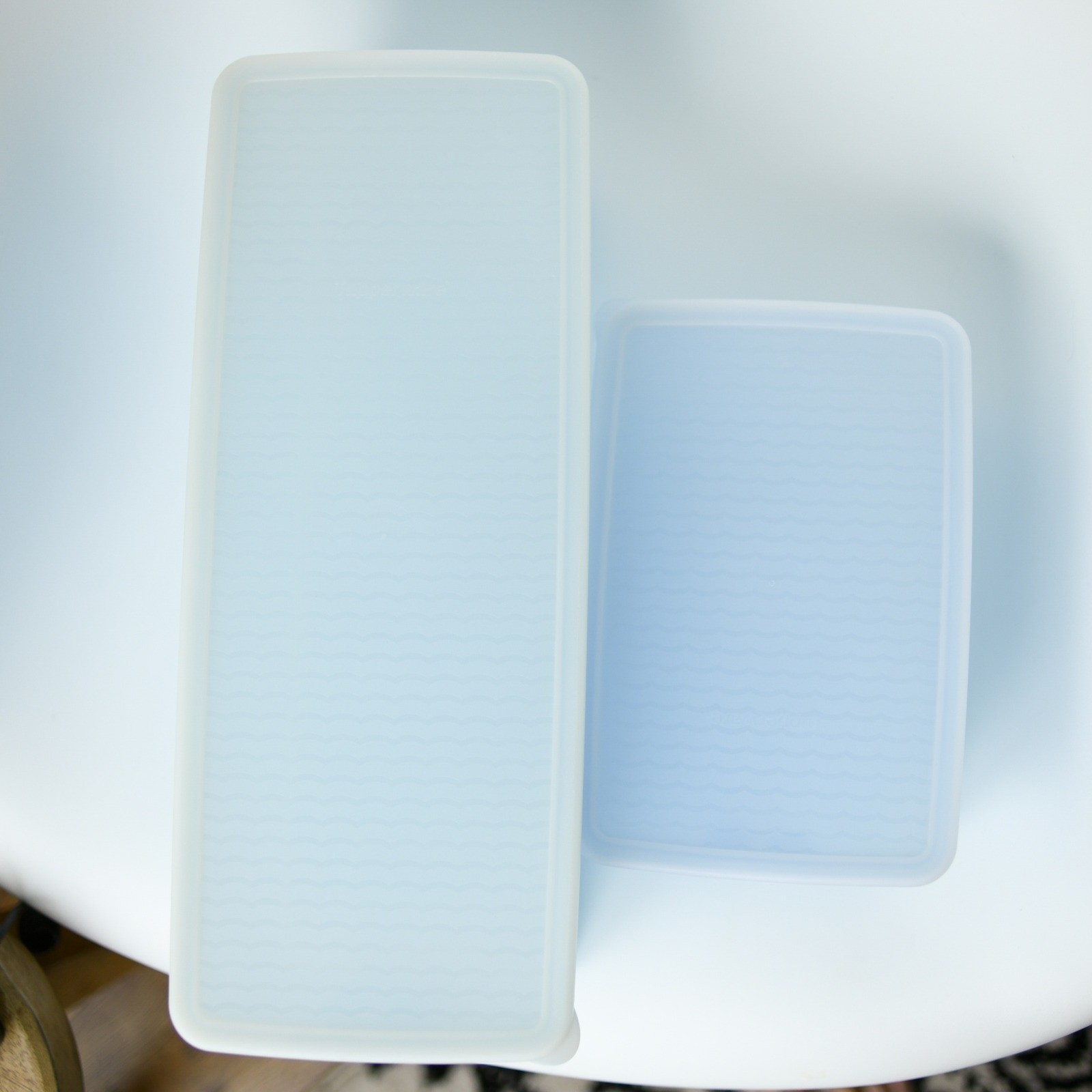 Tupperware FridgeSmart Vented Refrigerator Containers Blue Lids 3991A-1 3995-A1