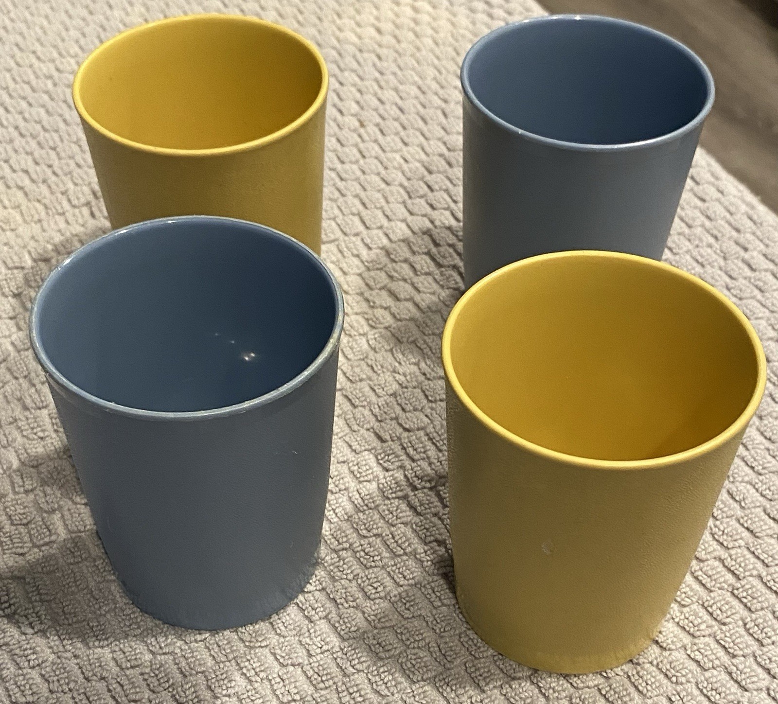 Tupperware 6 oz Kids Juice Cups Muted Colors Set 4 Plastic Tumbler NH3-1157