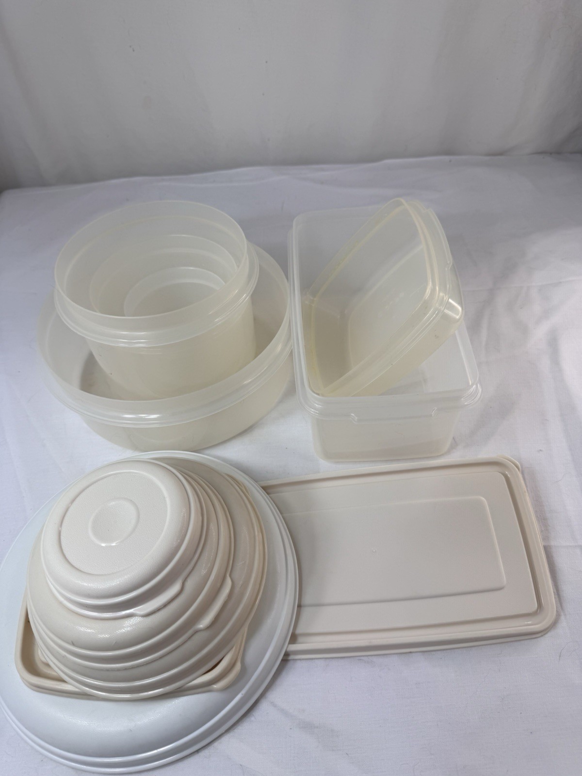 Vtg Rubbermaid Servin’ Saver Storage Container Almond Lids Lot Of 6 Round Square