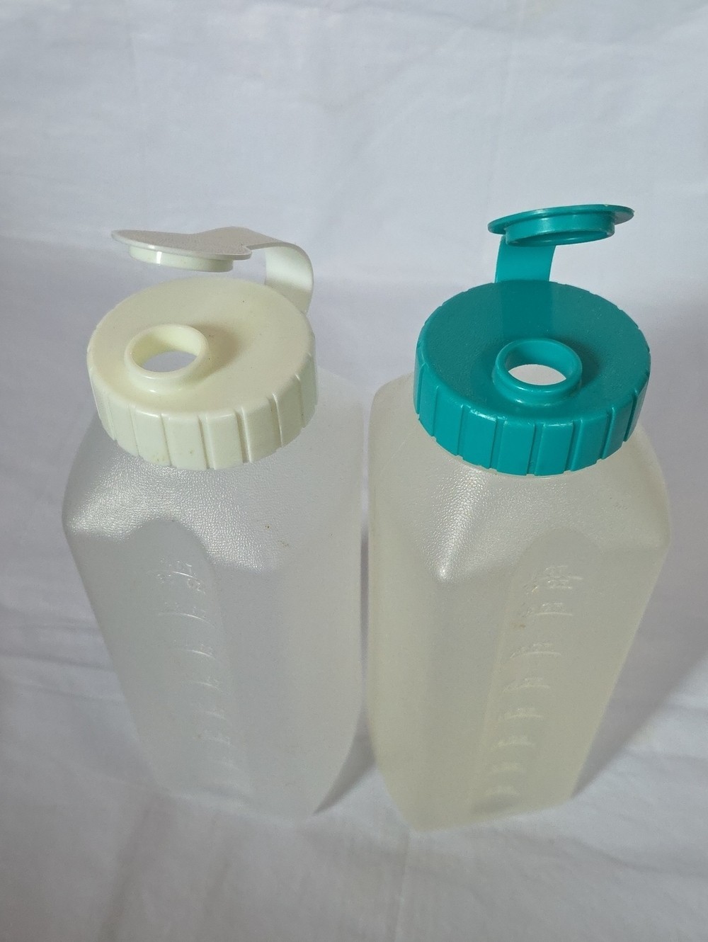 Rubbermaid Lot of 2 VTG Servin’ Saver Leakproof Bottles Flip Top 1 QT/32 oz 2467