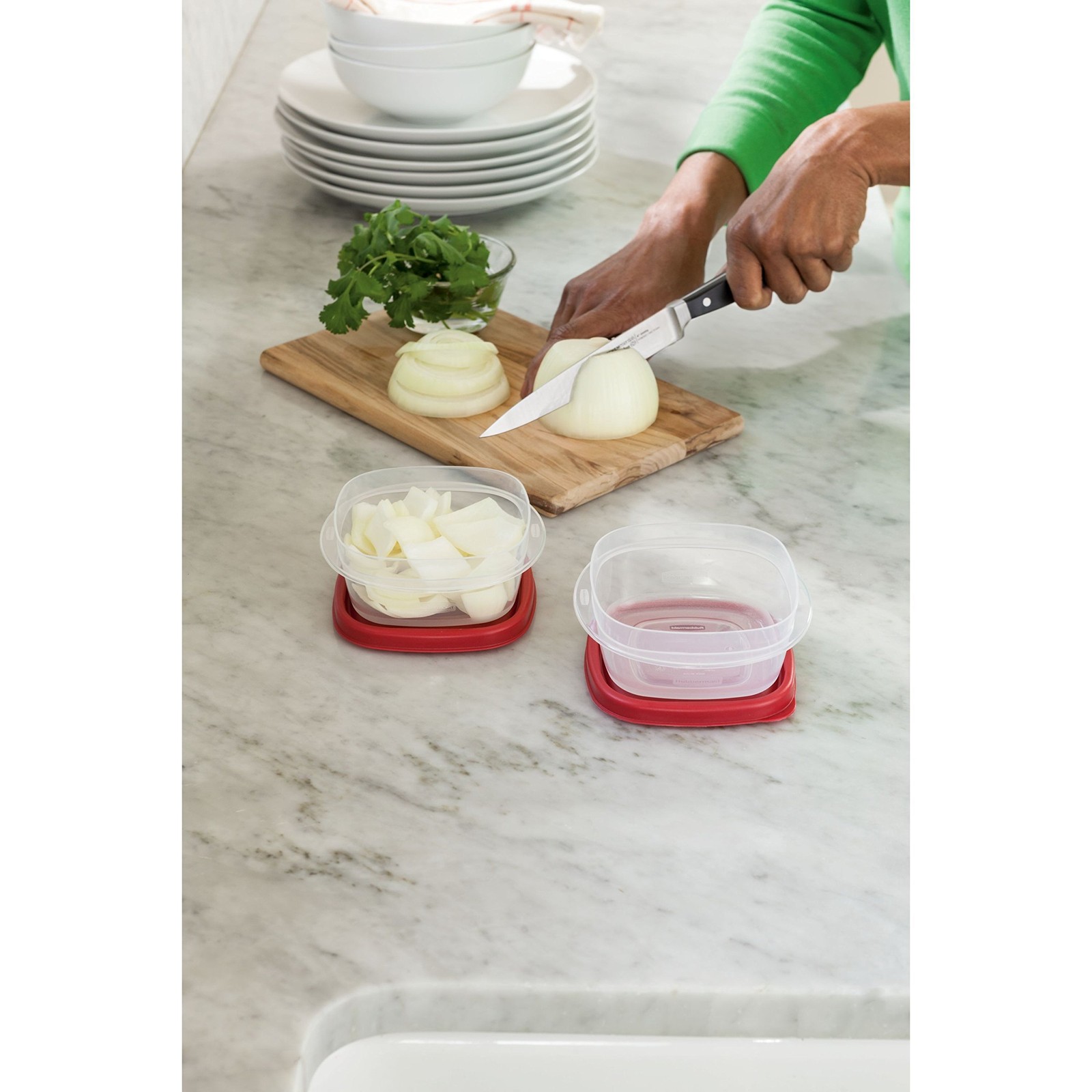 Rubbermaid Easy Find Lids Food Storage Containers, 1.25 Cup, Racer 2, Red