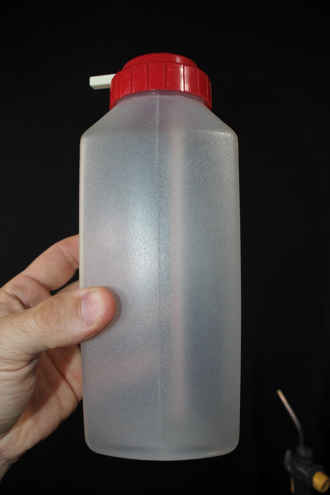 Vintage Rubbermaid Sippin’ Saver Drink Bottle 1 quart 940mL Flip Up Lid w/ STRAW