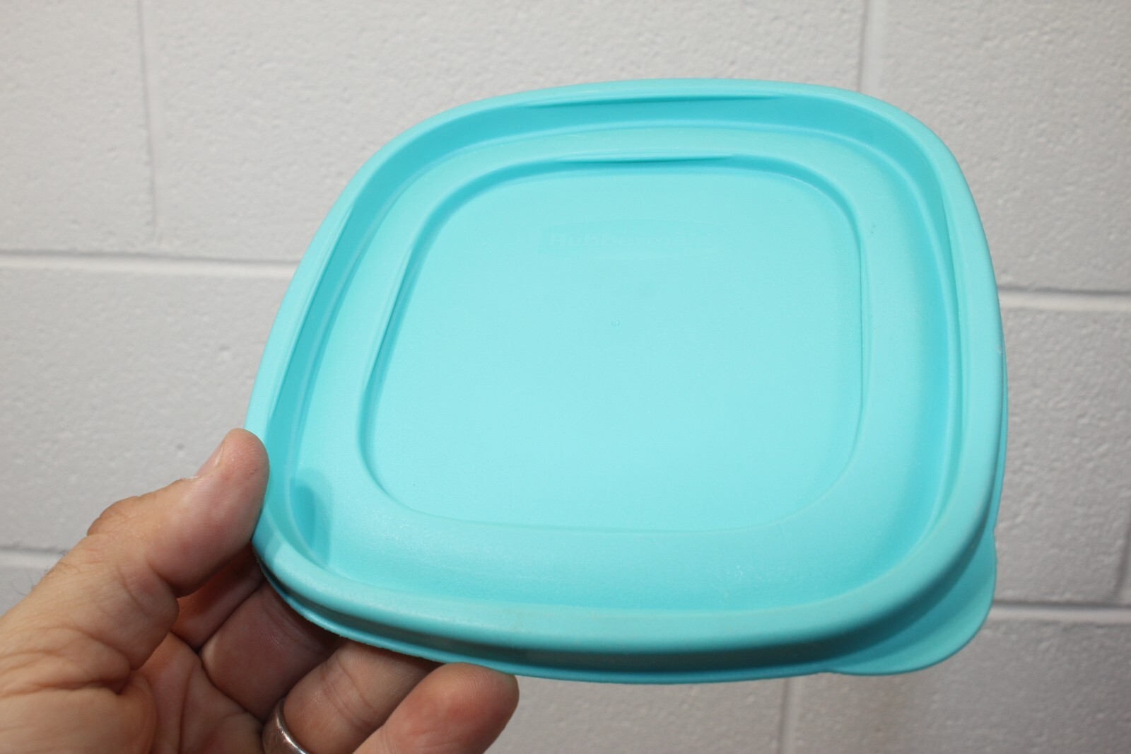 Rubbermaid Easy Find Replacement 7J64 Teal/Aqua Food Container Lid 6 1/2″ Clean!