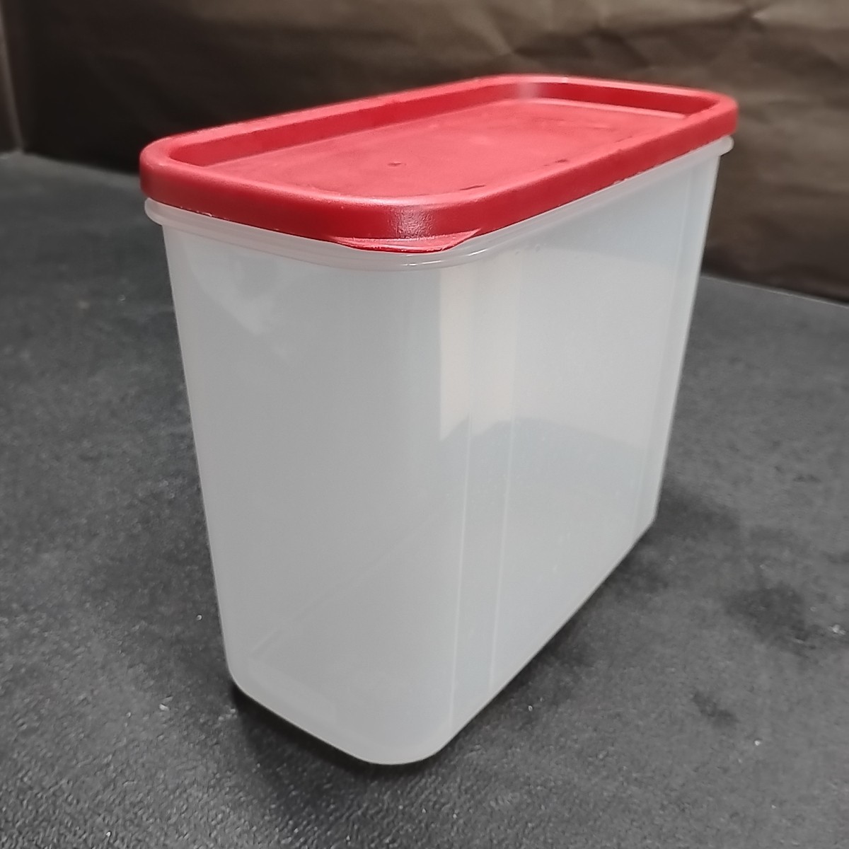 Rubbermaid 7M73 Red Top 16 Cup Dry Food Storage Clear Container With Lid