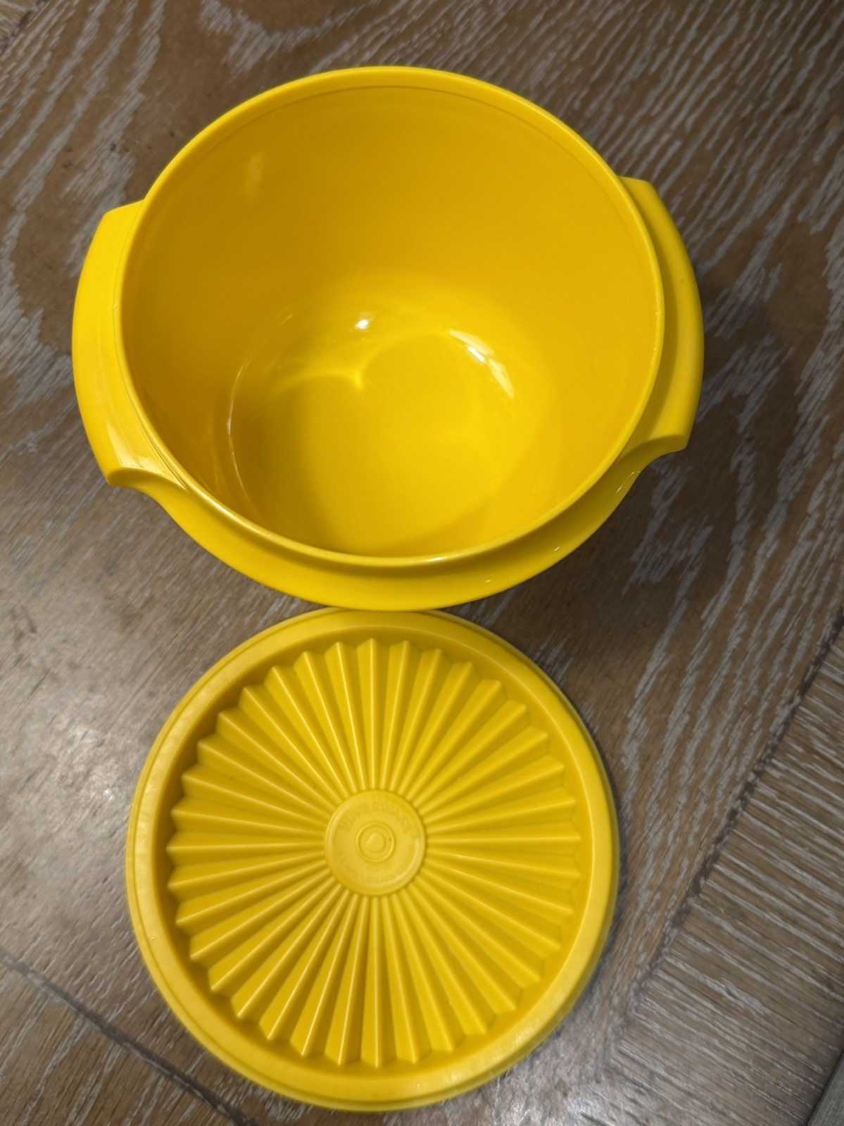 Vintage TUPPERWARE 20 oz SERVALIER Bowls #886 & Instant Seals #812 Set of (3)