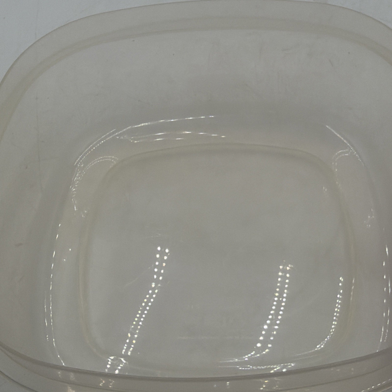 Rubbermaid Clear 8.5” Square Clear Servin’ Saver Food Container 9 Cups Red Lid