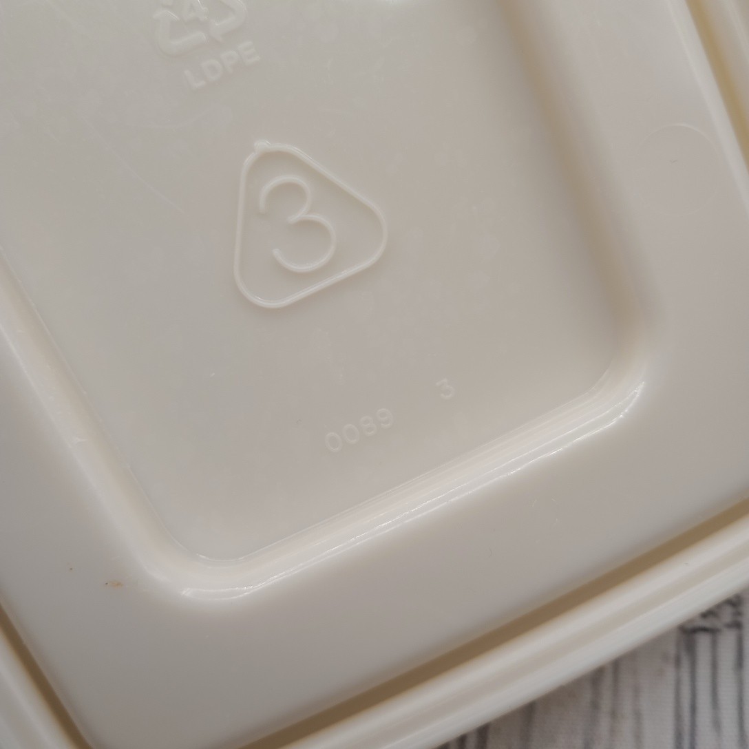 Rubbermaid Servin Saver 0089 #3 Cereal Keeper Almond Flip Top Lid Vtg Lot of 2