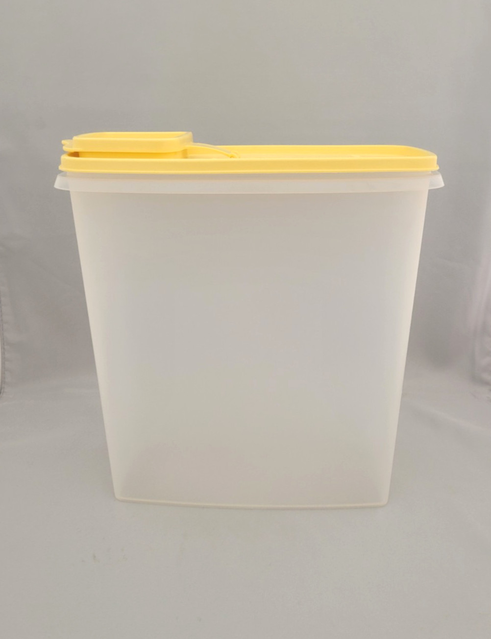 Tupperware 1588 Store & Pour 20 Cup Cereal Keeper Container Yellow Pour Lid 1589