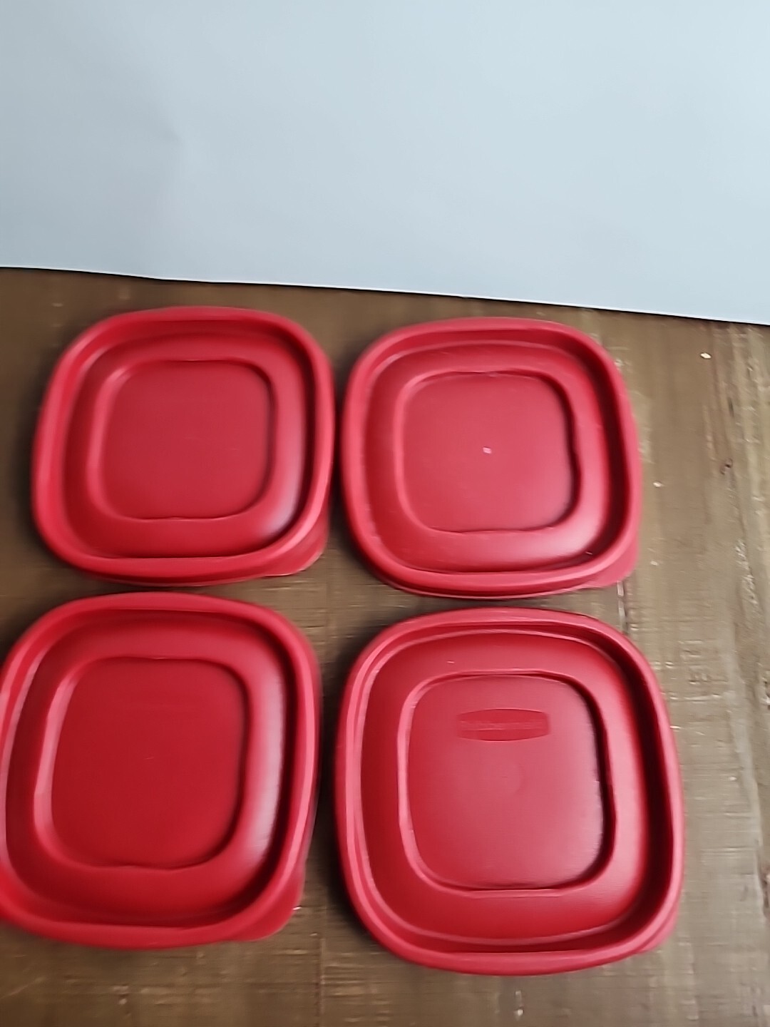 Set of 4 Rubbermaid Easy Find 7J58 Replacement Lids 4.5” Square Red