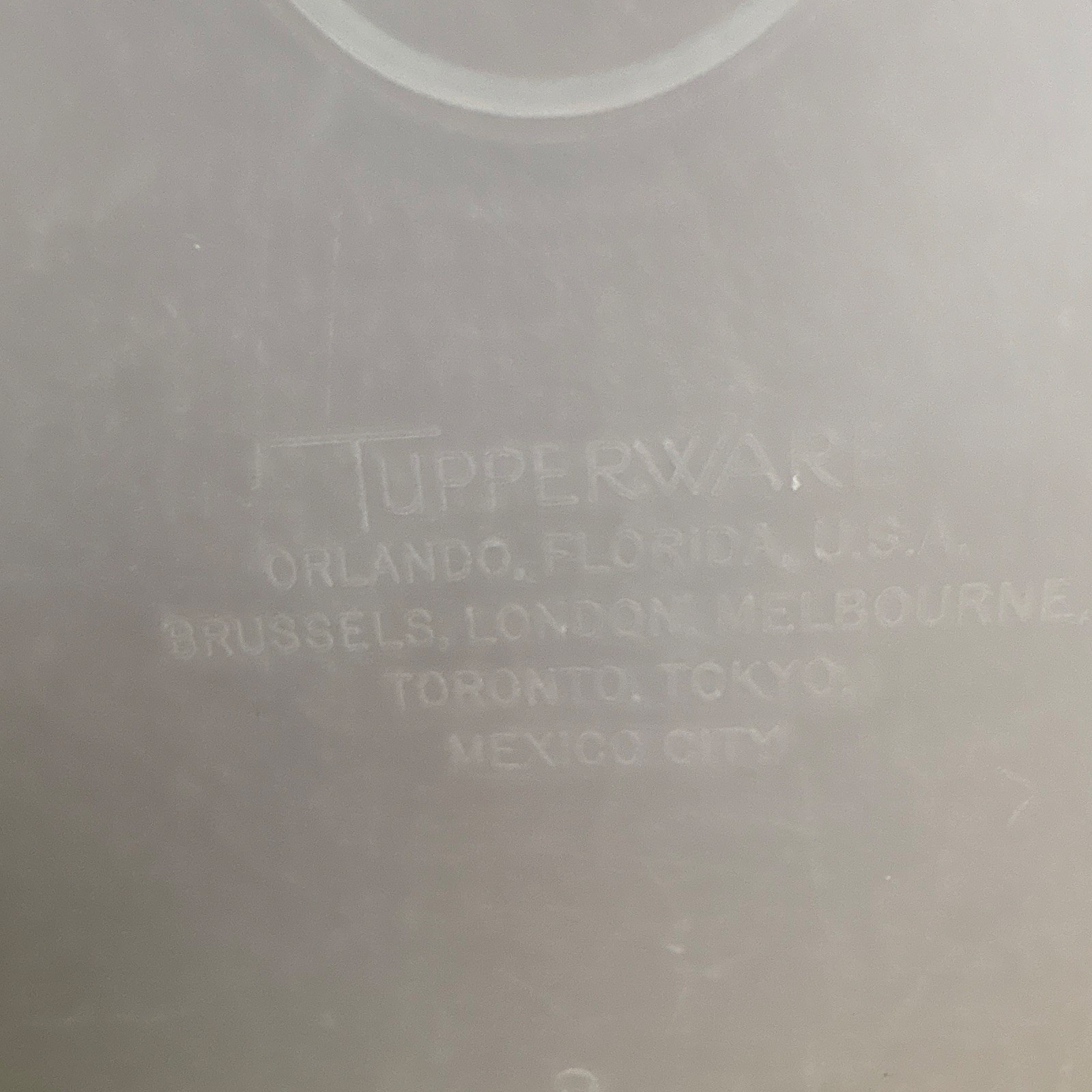 Tupperware Round Plastic Food Storage Container Snap Lid 7 oz White/Clear 2pc