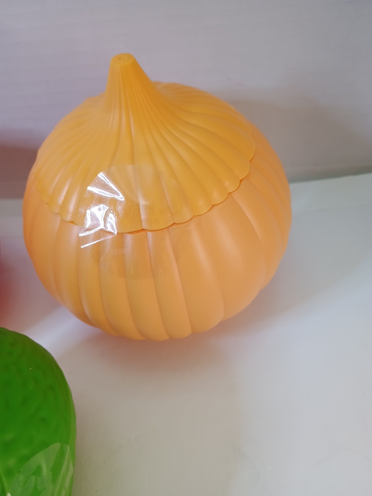 Tomato Avocado And Onion Saver Reusable Vegetable Plastic Storage Container New