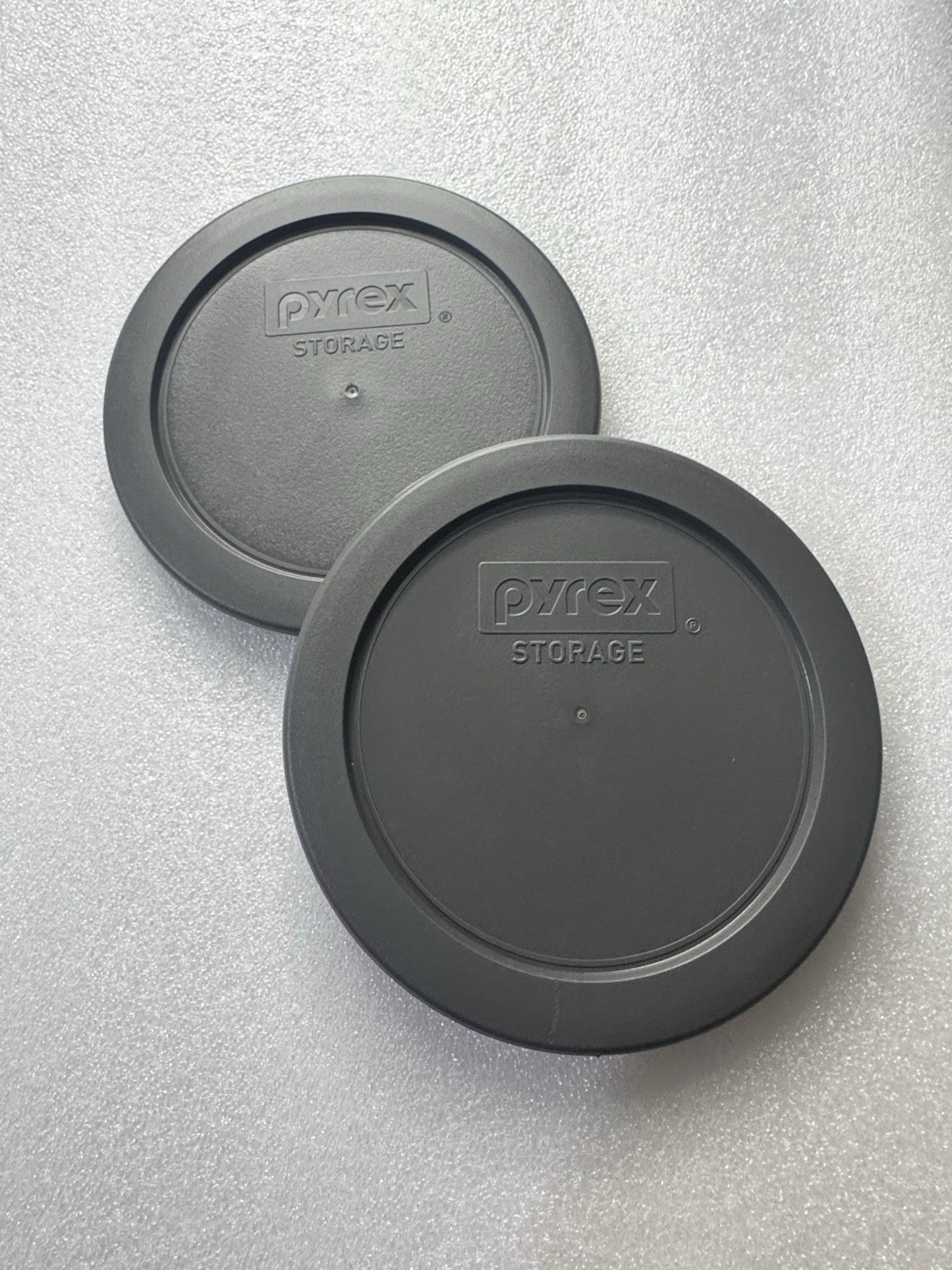 Pyrex 7200-PC DARK GREY Round Plastic Storage Replacement Lid Cover (2-Pack)