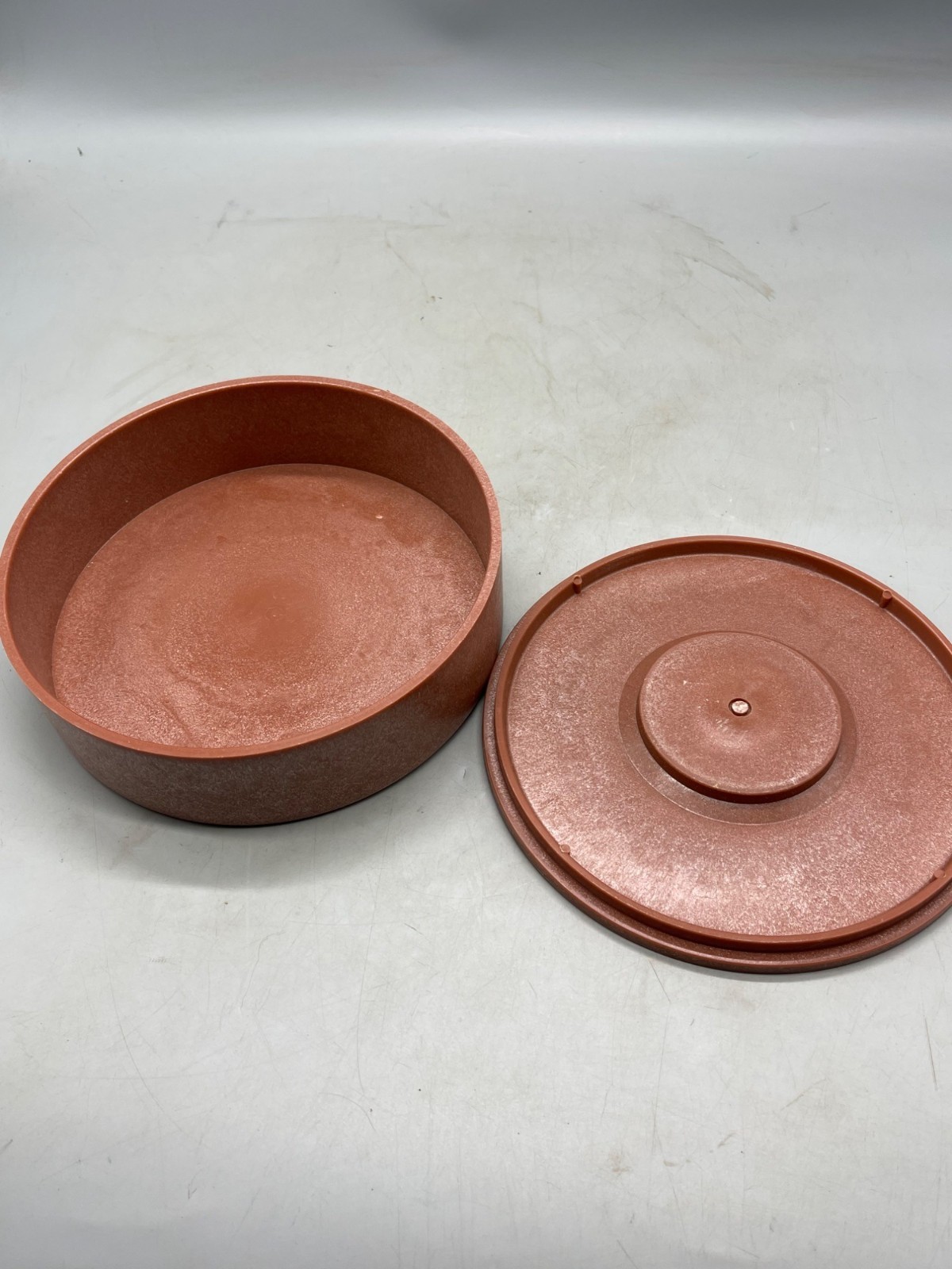 Imusa plastic storage container w/ lid Tortillas food handle brown READ