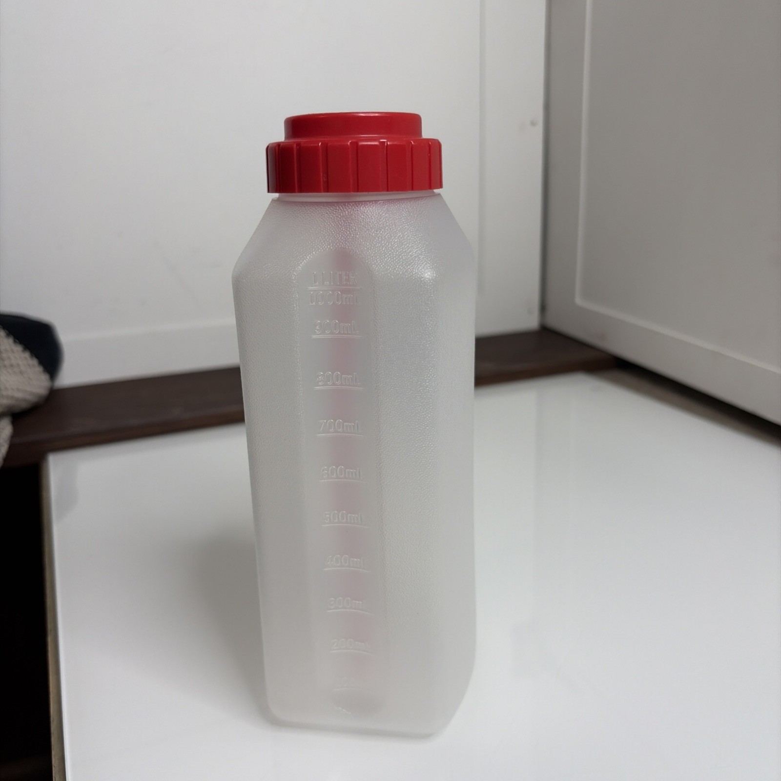 Vintage Rubbermaid Sippin’ Saver 1 Quart Drink Bottle With Straw