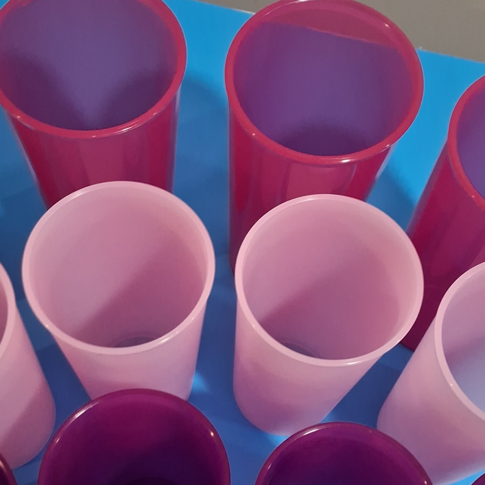 Tupperware 15 oz Stackable Tumblers Pink/Purple w/ White Snap Lids Set of 12