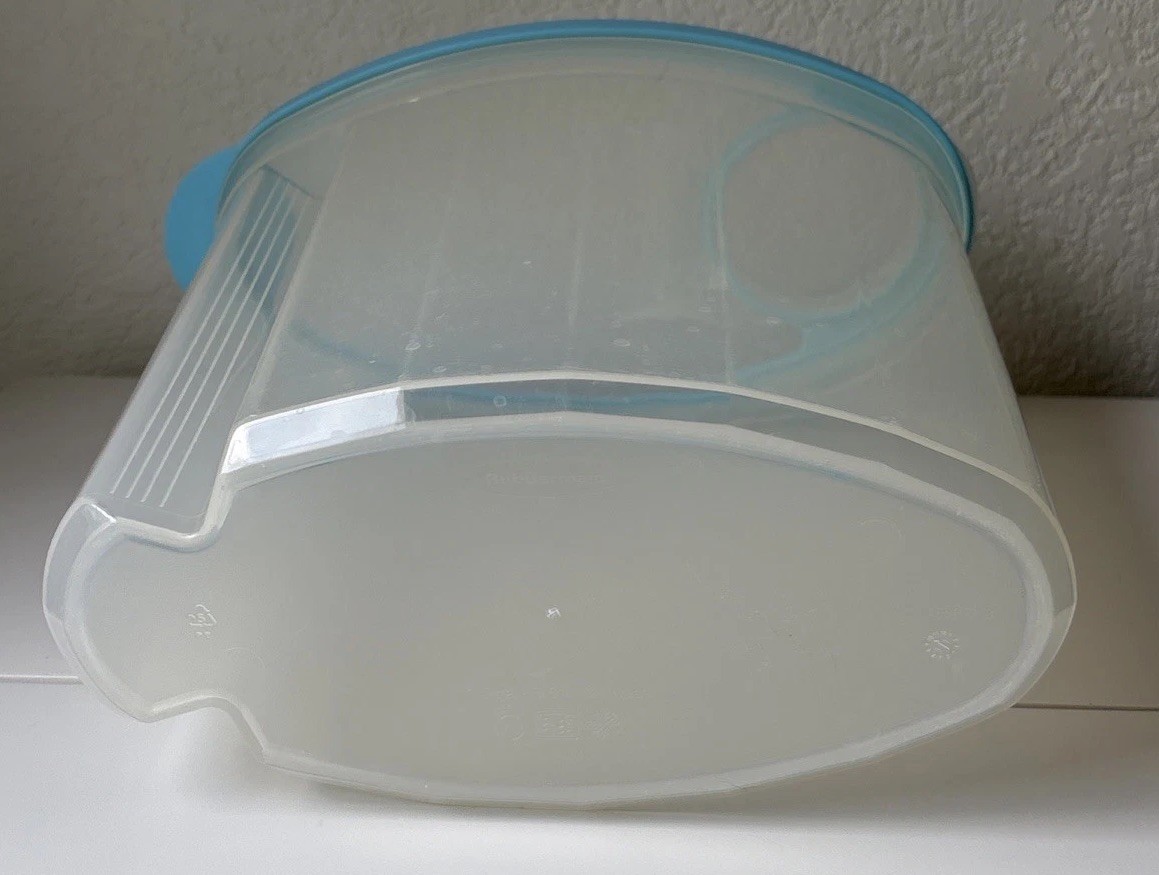 (2) Rubbermaid Flex and Seal Cereal Keeper Food Storage Container 1.5 Gallon *