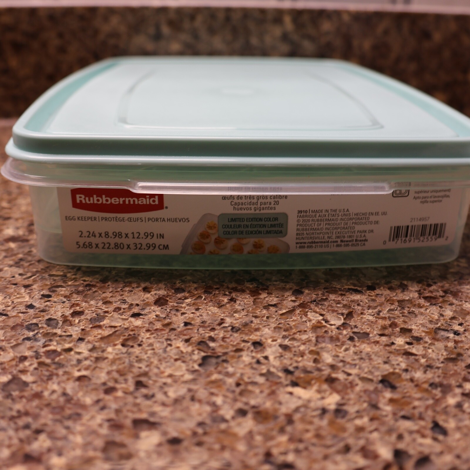 RUBBERMAID #3910 EGG KEEPER TRAY CONTAINER HOLDS 20 EGGS BLUE LID