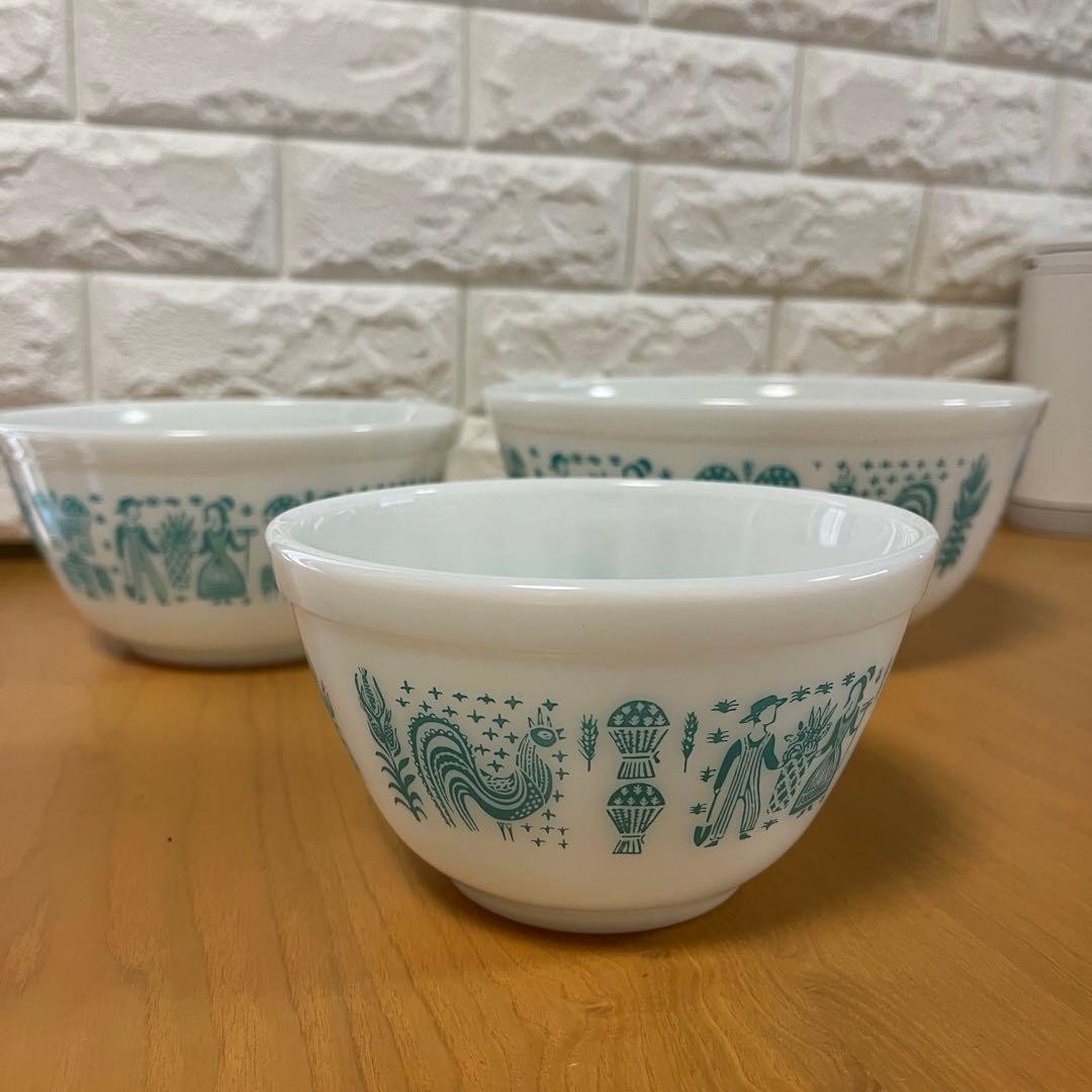 Old Pyrex Glass Butter Print Mixing Bowl L M S Set Vintage Booklet