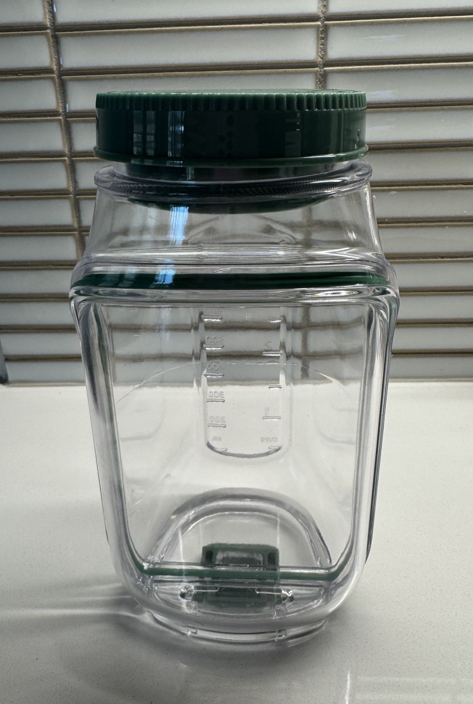 SALADkind Portable Salad Pod; BPA free; dressing compartment; Leakproof lid NIB