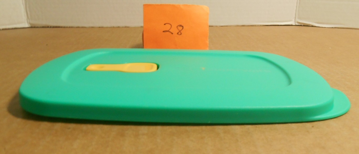 Tupperware 1.7L Rectangle Green Bowl 7364A with Air Vent Lid 7366A O28