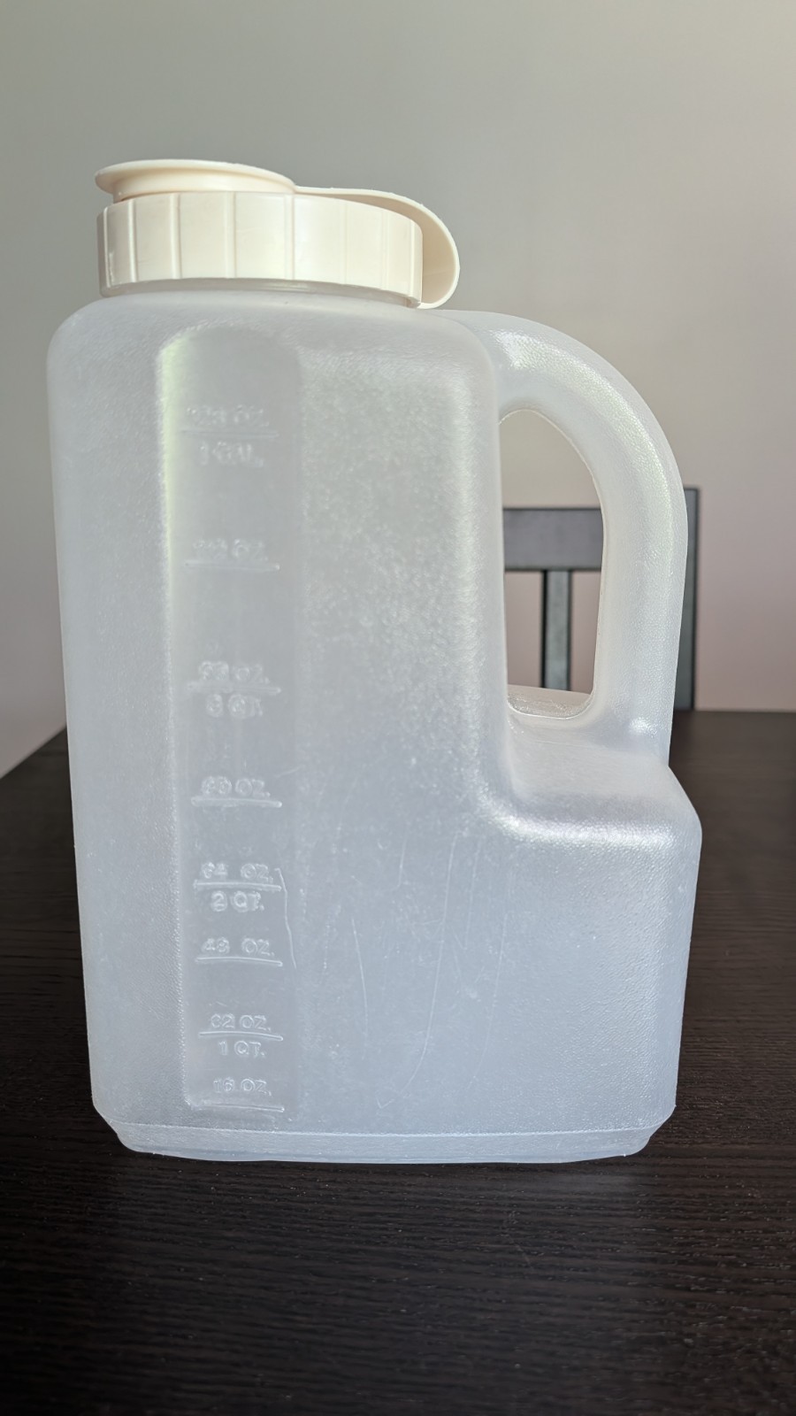 Vtg. Rubbermaid Servin Saver Pitcher/Jug 1 Gallon 4 Qt. #0231 Flip Top Lid