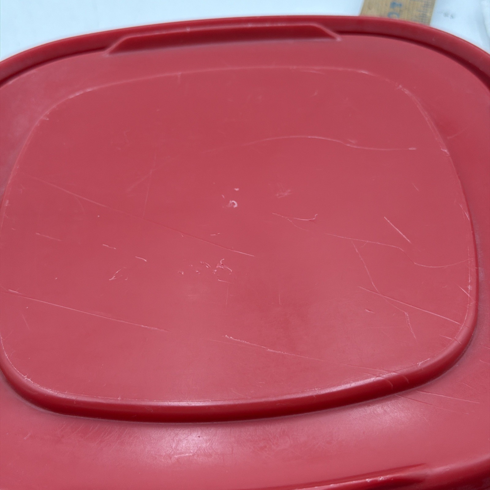 Rubbermaid Clear 8.5” Square Clear Servin’ Saver Food Container 9 Cups Red Lid
