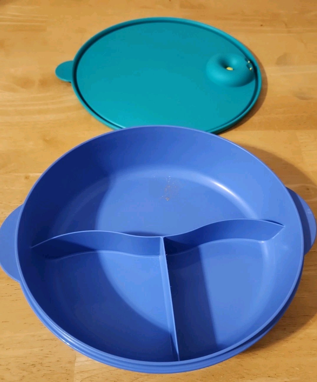 Tupperware Crystalwave Microwaveable 3 Part Divided Dish Vented Lid Blue Teal