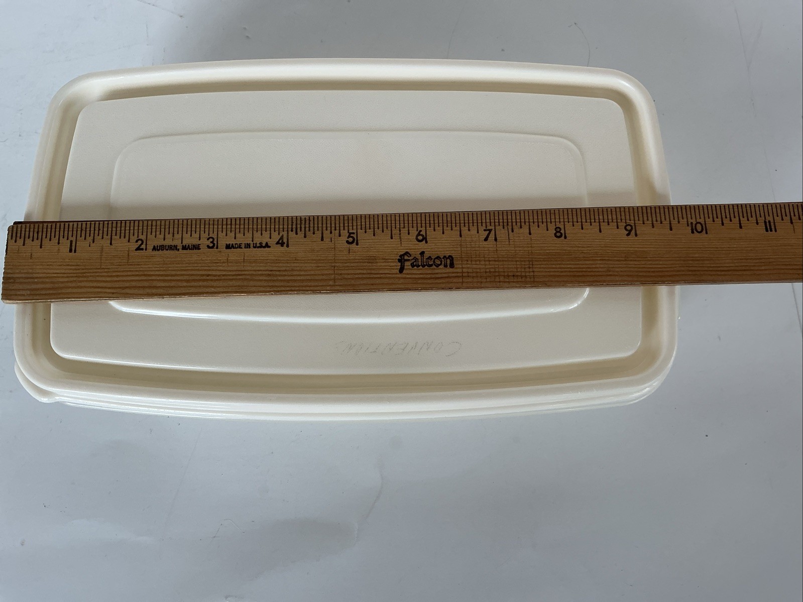 Rubbermaid (1) Servin Saver #5 0002 Rectangle 4 Cup Sheer w/ Almond Lid 0001