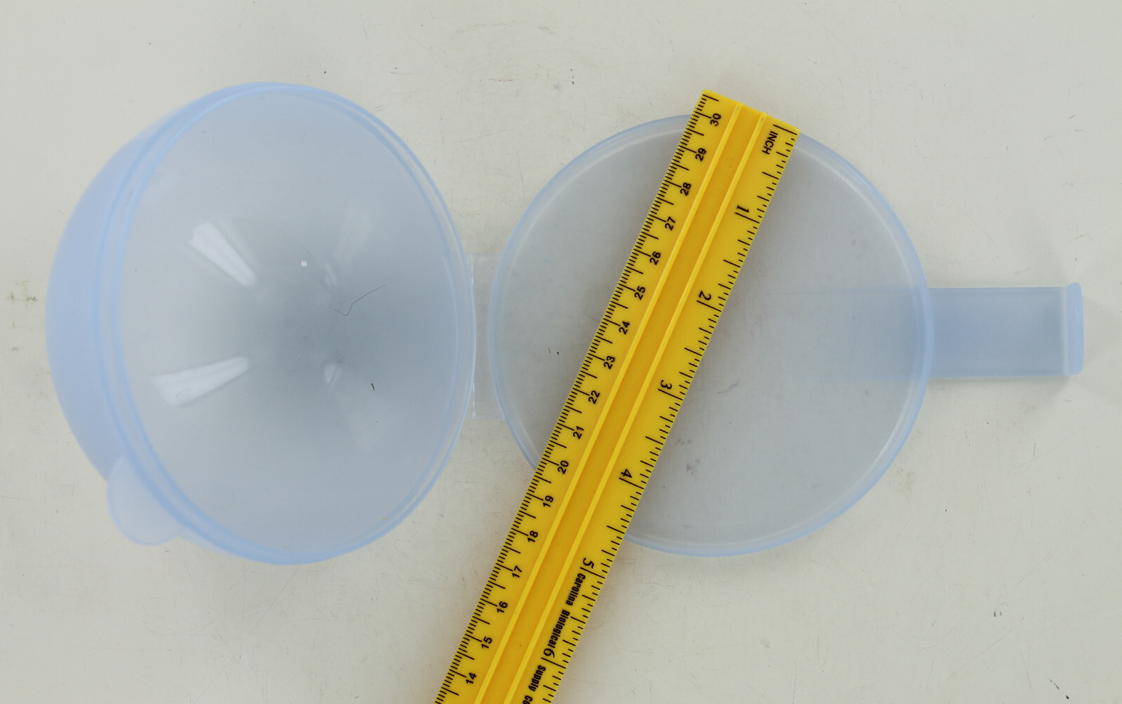 Set of 2 Tupperware Forget Me Not Keepers – Fruit and Vegetable – Hanging