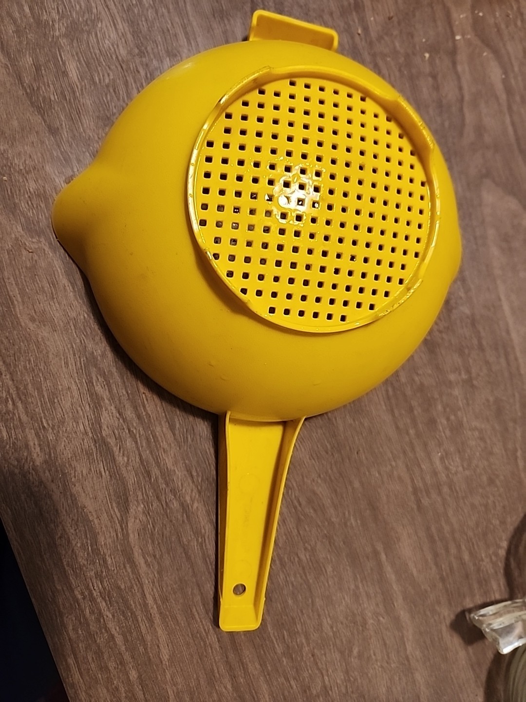 1 & 2 Quart Yellow Tupperware Strainers Colander 1200 & 1523-7