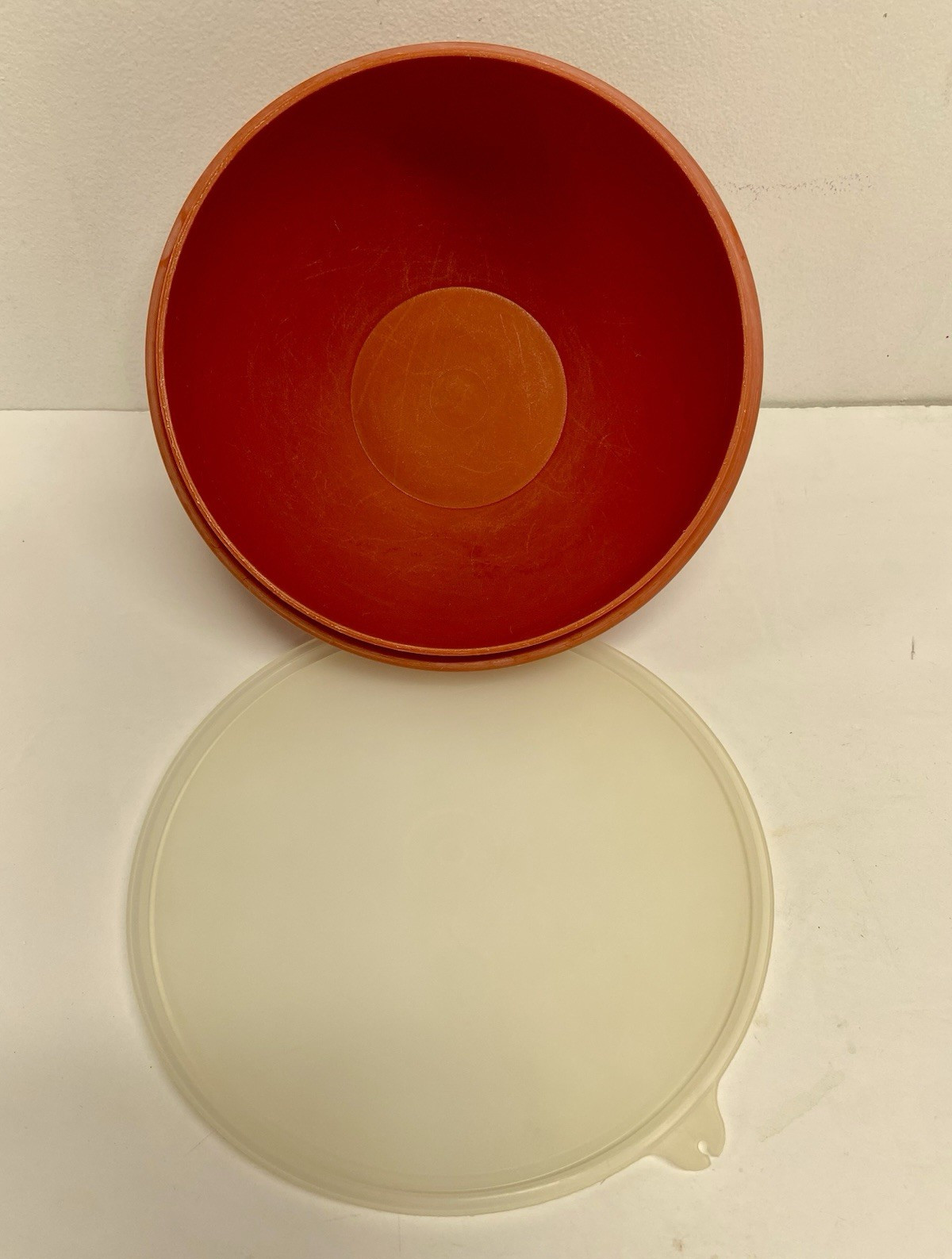 Tupperware To/Beige Round Mixing Bowl w/ Snap Lid 3 Qt 2pc 236-18