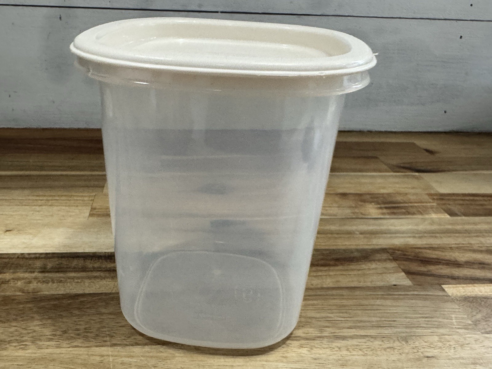 ✅Rubbermaid Servin Saver ✅6 Cup ✅Food Storage Container ✅#5 0045 ✅ Almond Lid
