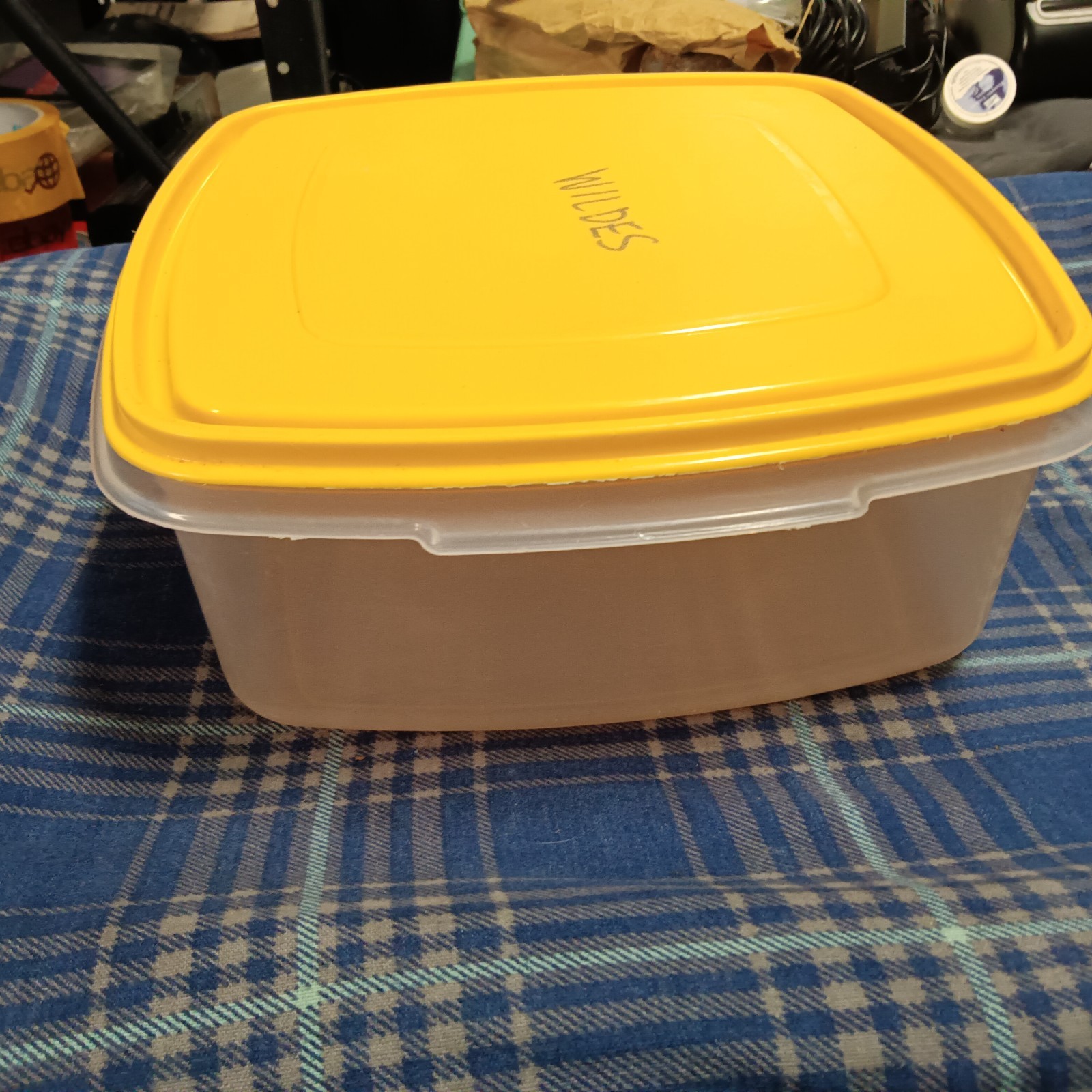 Vintage Rubbermaid Servin’ Saver #4 19 Cup Square Container Snap Yellow Lid