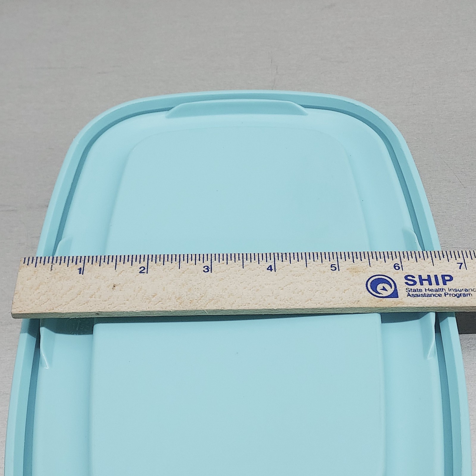Rubbermaid Easy Find Lid 1Z08 Light Blue Rectangular Replacement Container Lid
