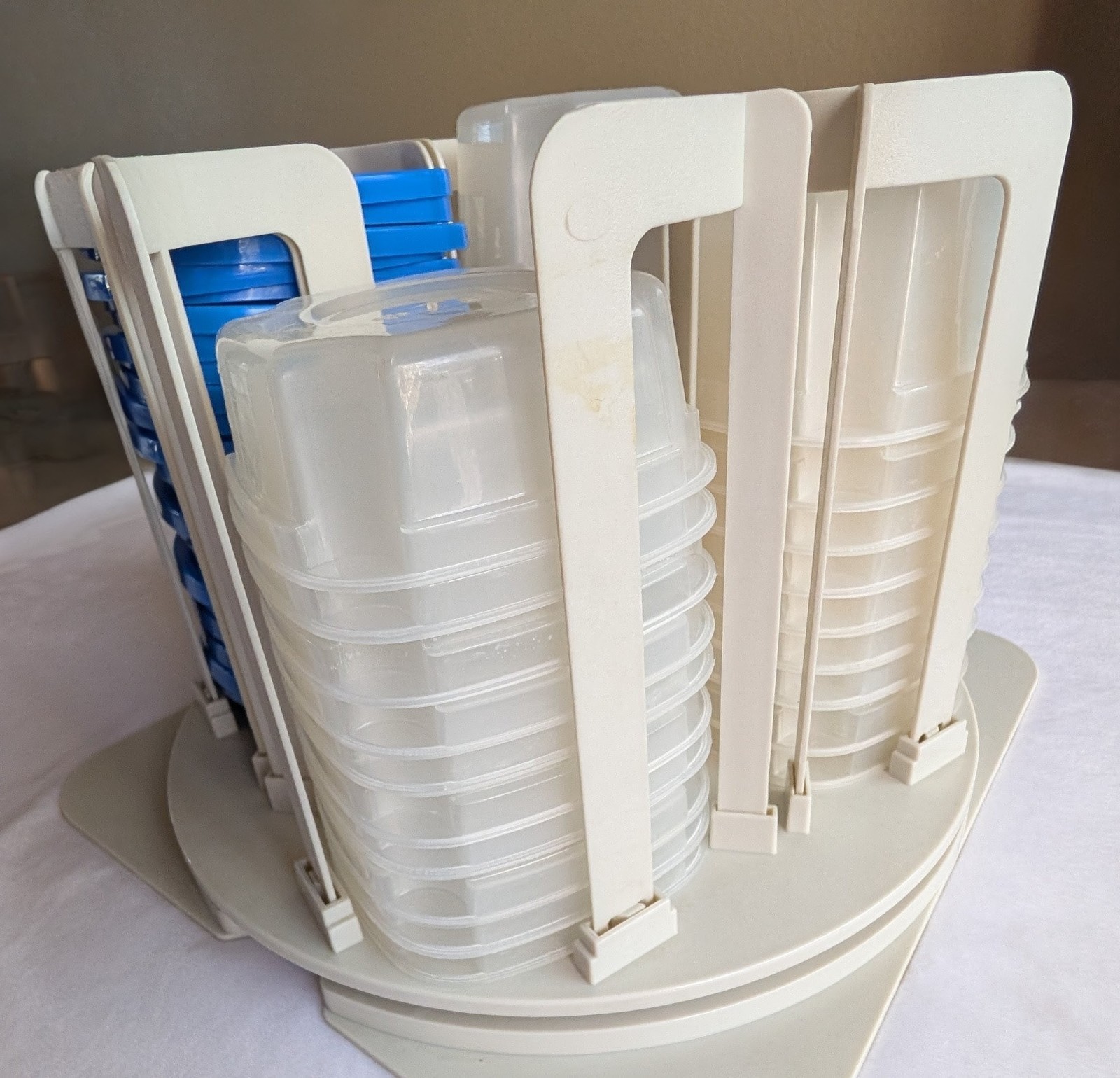 Spin’N’Store Revolving Food Storage System 49 Pieces Compact Stacking 6,12,22 oz