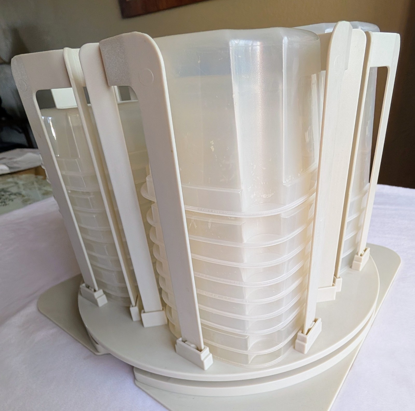 Spin’N’Store Revolving Food Storage System 49 Pieces Compact Stacking 6,12,22 oz